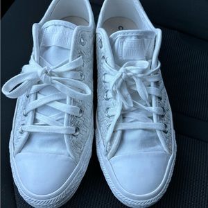 CONVERSE 9.5 USA FOR WOMAN LIKE NEW AWESOME LOOKING